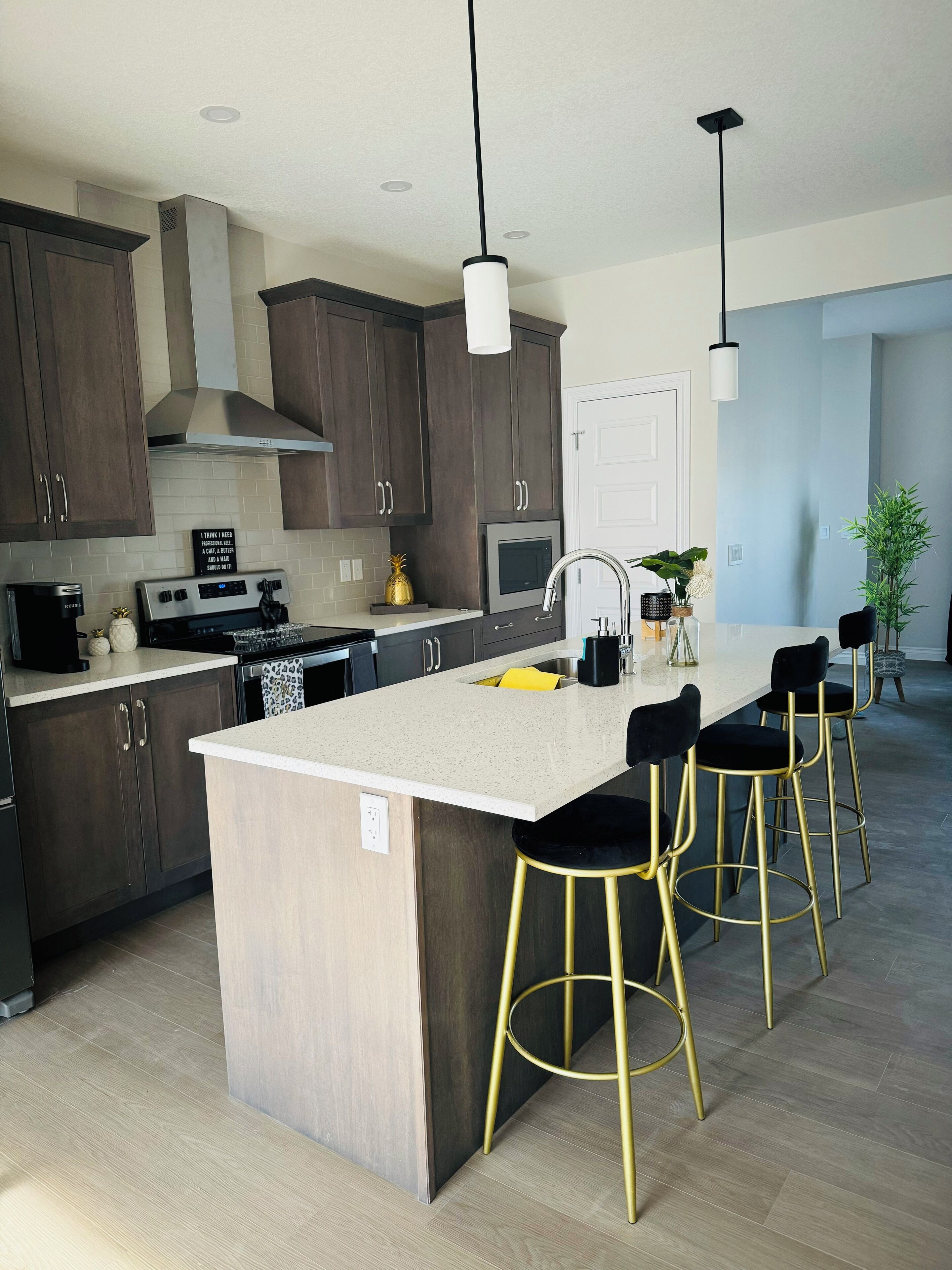 Kylskåp, mikrovågsugn, ugn och spishäll