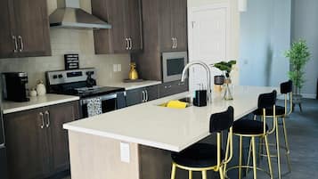 KylskÄp, mikrovÄgsugn, ugn och spishÀll