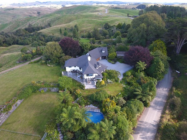 Exterior - Opens 2025! Private retreat will spoil you, Stunning views, Waitomo's Hidden Gem (Te Kuiti)