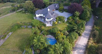 Opens 2025! Private retreat will spoil you, Stunning views, Waitomo's Hidden Gem