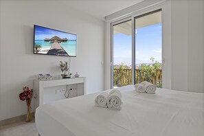 3 bedrooms, in-room safe, iron/ironing board, free WiFi