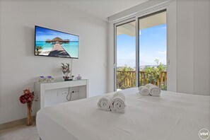 3 bedrooms, in-room safe, iron/ironing board, free WiFi