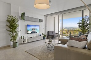 TV - Golden Horizon | Apartment with indoor pool in Mijas Costa (Mijas Costa)