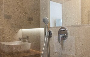 Shower, hair dryer - Lovely home in Sukosan (Sukosan)