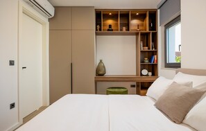 4 bedrooms, in-room safe, iron/ironing board, free WiFi - Lovely home in Sukosan (Sukosan)