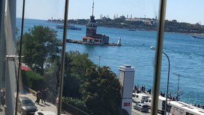 A view of a coastal city with a prominent lighthouse and a busy harbor. - Cozy 2-bedroom apartment with Stunning Sea Views in enchanting Üsküdar, İstanbul (Üsküdar, İstanbul)