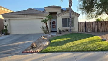 المنطقة المحيطة بالمنشأة