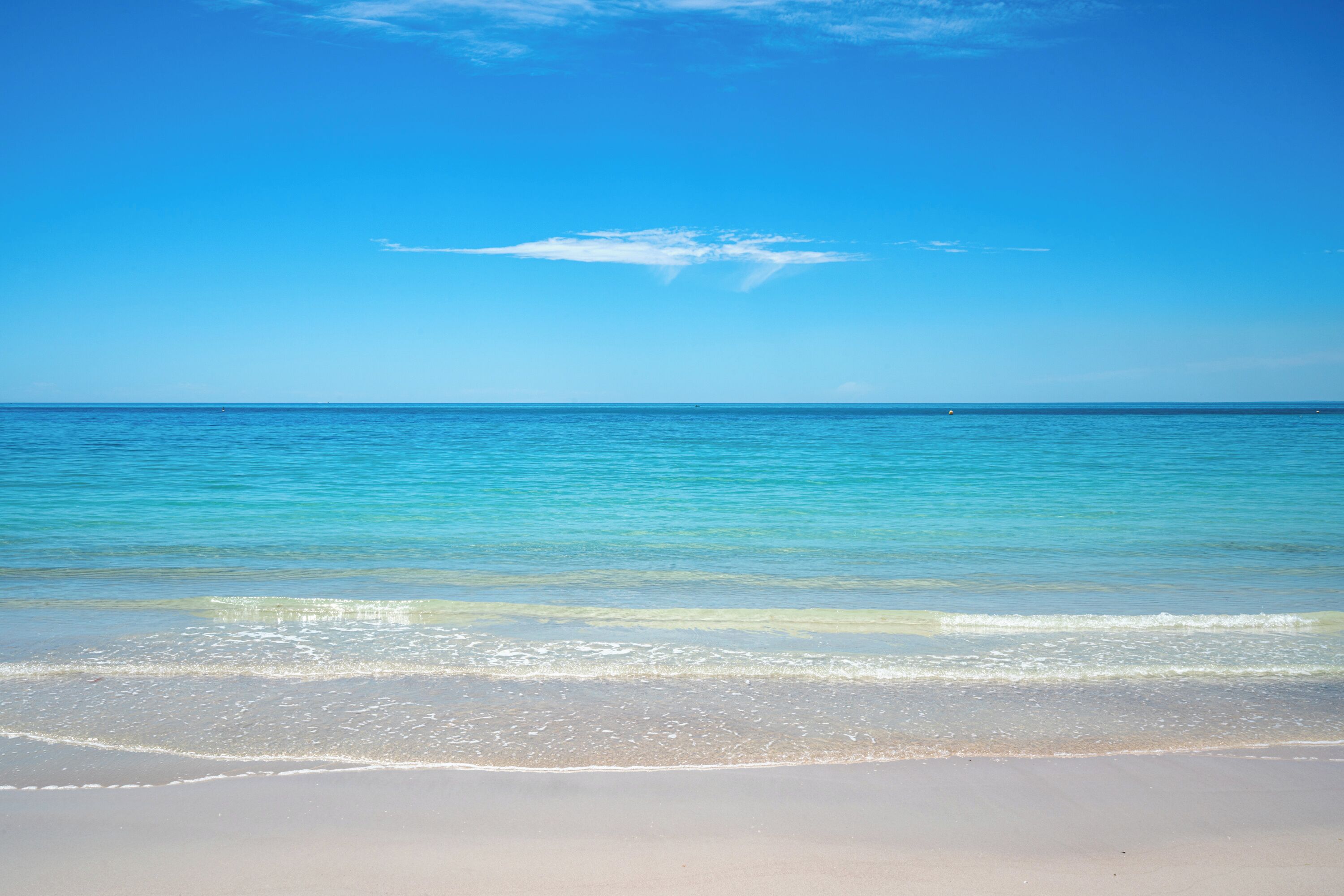 ใกล้ชายหาด, ทรายสีขาว