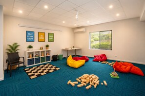 Children’s activities - 98 Steps To The Beach  (Broadwater)