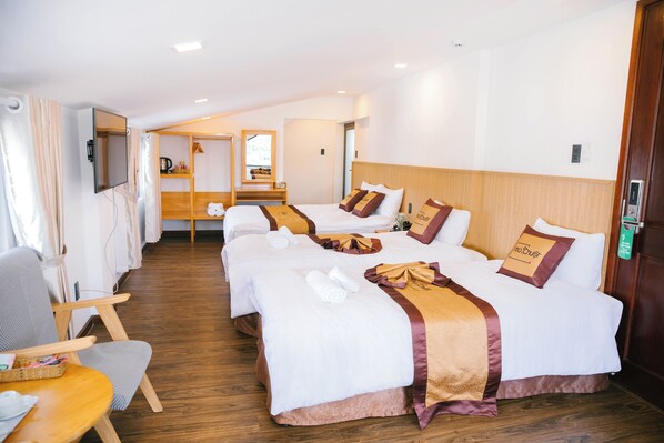 Exclusive Quadruple Room, Multiple Beds, City View | In-room dining - Farm Nha Chuot - Mice House Farm Dalat (Da Lat)