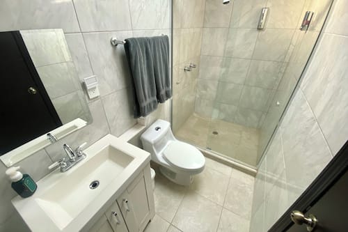 Standard Double Room | Bathroom | Shower, rainfall showerhead, hair dryer, towels