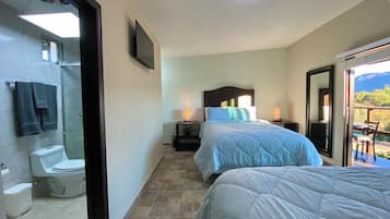 Habitación cuádruple | Minibar, wifi gratis y ropa de cama