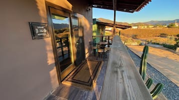 Vista frontal de la propiedad