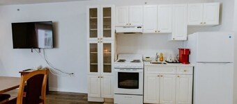Newly renovated 2 Queen suite with Kitchenette