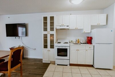 Newly renovated 2 Queen suite with Kitchenette