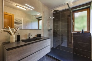 Hair dryer, towels