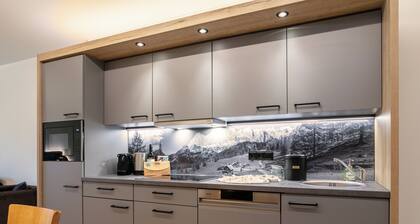 Pretty apartment with south-west-facing balcony