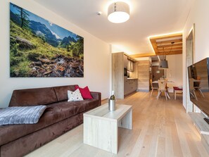 TV - Apartment with sauna and a SW-terrace (Haus im Ennstal)