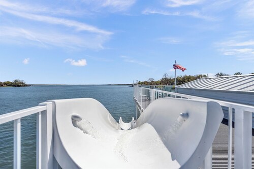 Book 3 get 1 night FREE SlideAway Cove: Waterfront Retreat w/ Slide!