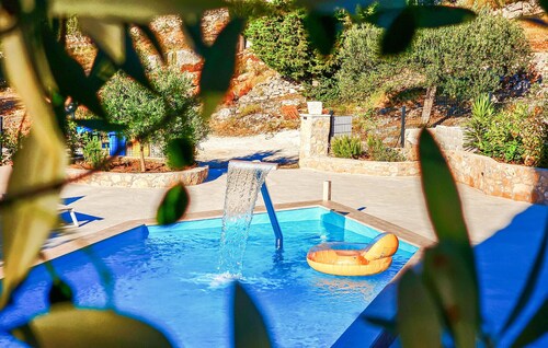 Amazing home in Postira