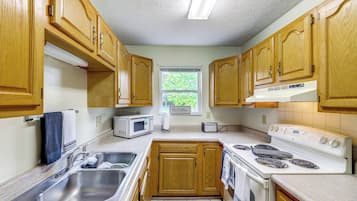 Microwave, dishwasher, coffee/tea maker, toaster