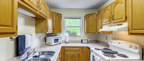 Microwave, dishwasher, coffee/tea maker, toaster