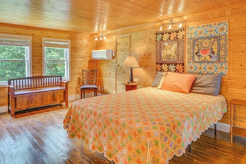 Peaceful Murray Home ~ 8 Mi to Kentucky Lake!