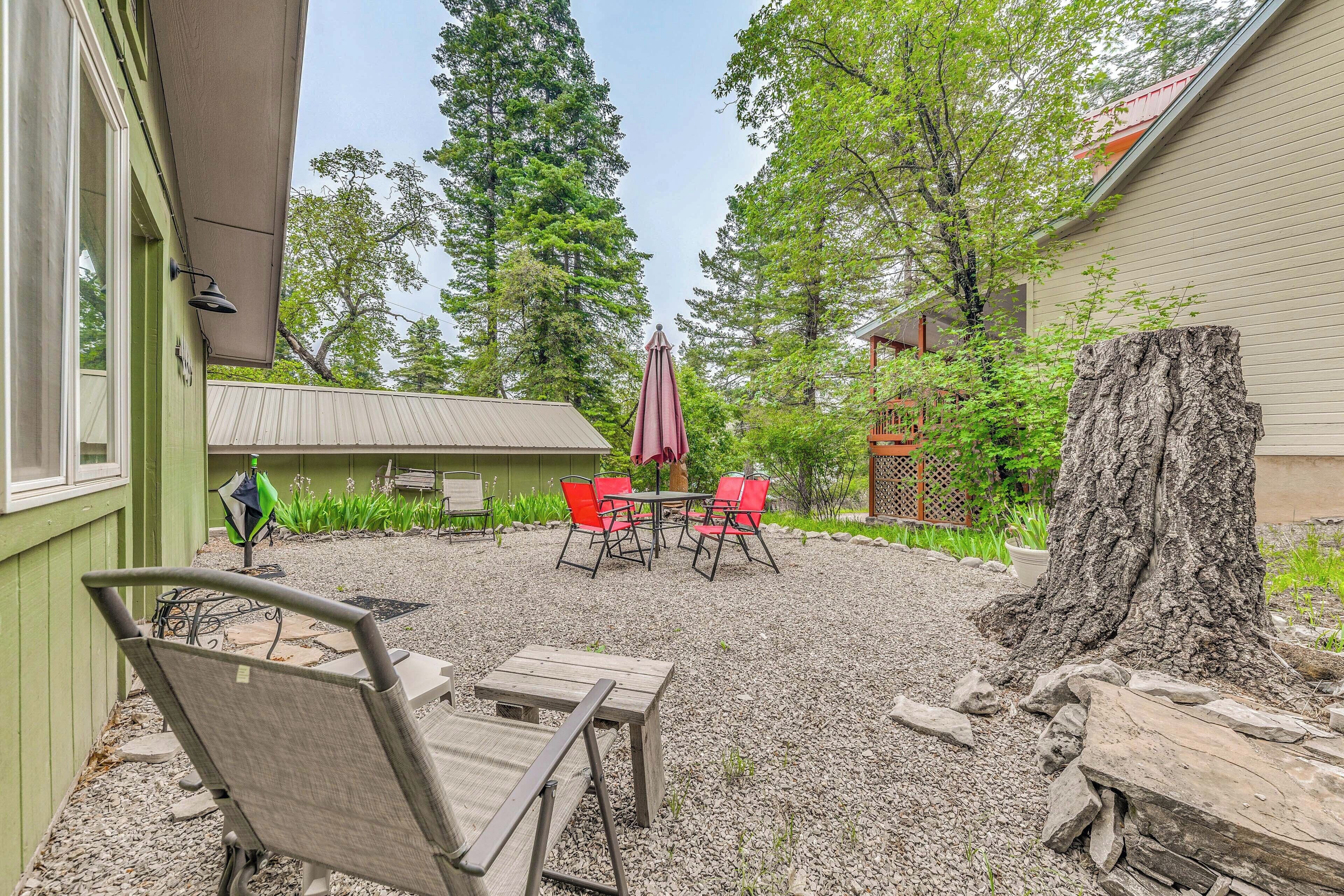 Central Cloudcroft Retreat w/ Wood-Burning Stove!
