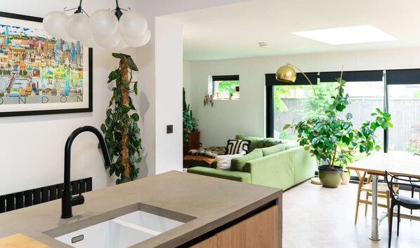 Casa | 4 quartos, escrivaninha