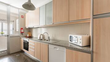 Fridge, microwave, oven, dishwasher