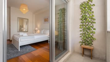 1 bedroom, iron/ironing board, internet, bed sheets