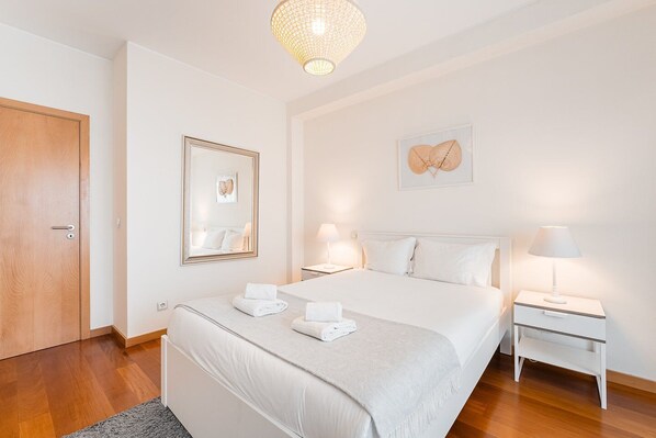 1 bedroom, iron/ironing board, internet, bed sheets