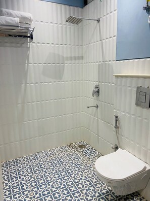 SĂšche-cheveux, serviettes fournies, savon, shampoing