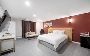 Select Comfort beds, desk, laptop workspace, blackout drapes - BRIGHTEN HOTEL (Jeonju)