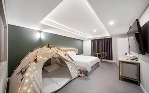 A hotel room with a bed, a small desk, a TV, and a tent-like structure with lights. - BRIGHTEN HOTEL (Jeonju)