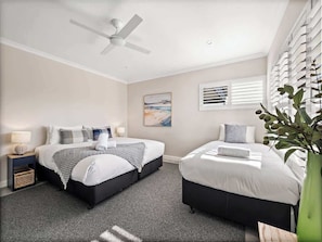 4 bedrooms, iron/ironing board, WiFi, bed sheets