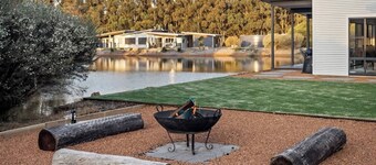 Lang Chalet—Vineyard Bliss on the Waterfront