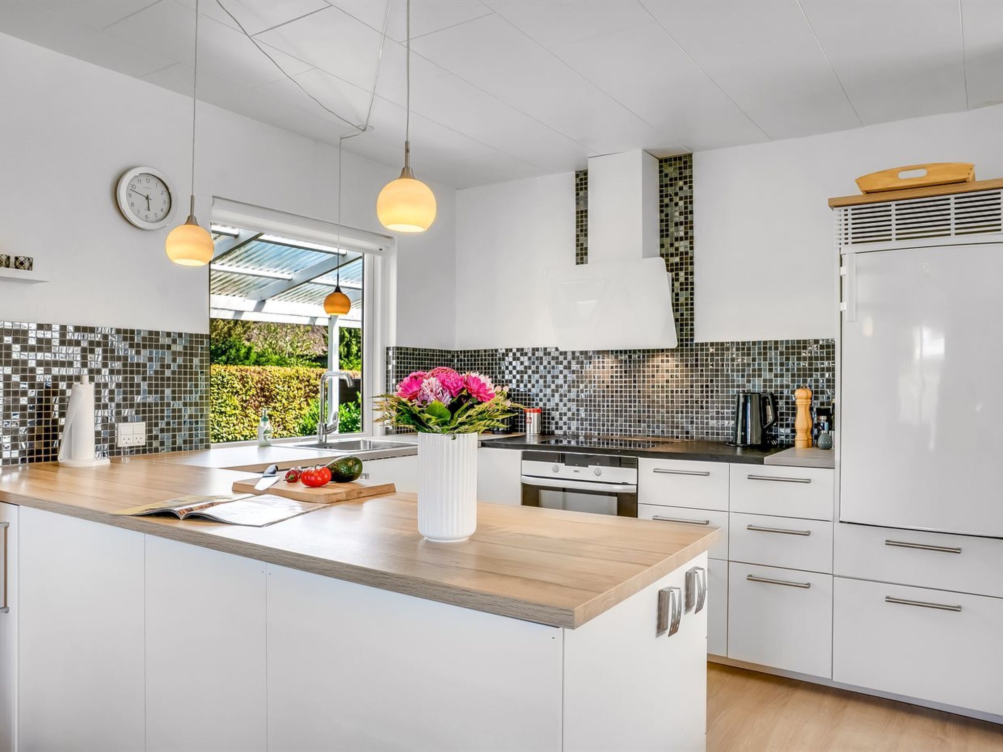 Kjøleskap, mikrobølgeovn, ovn og oppvaskmaskin