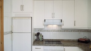 Refrigerador, microondas, horno, lavavajillas