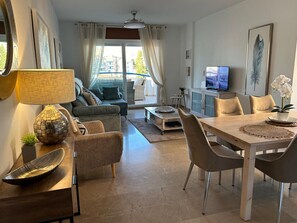 TV - Superior Don Joaquin 2 bed Apt Benalmadena (Benalmádena)