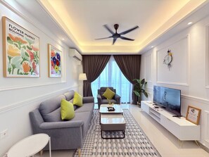 Business Apartment | Living area | TV