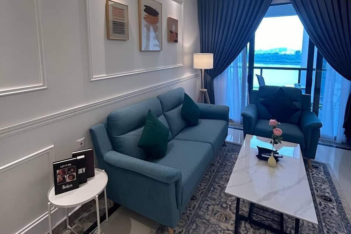 Deluxe Apartment | Living area | TV