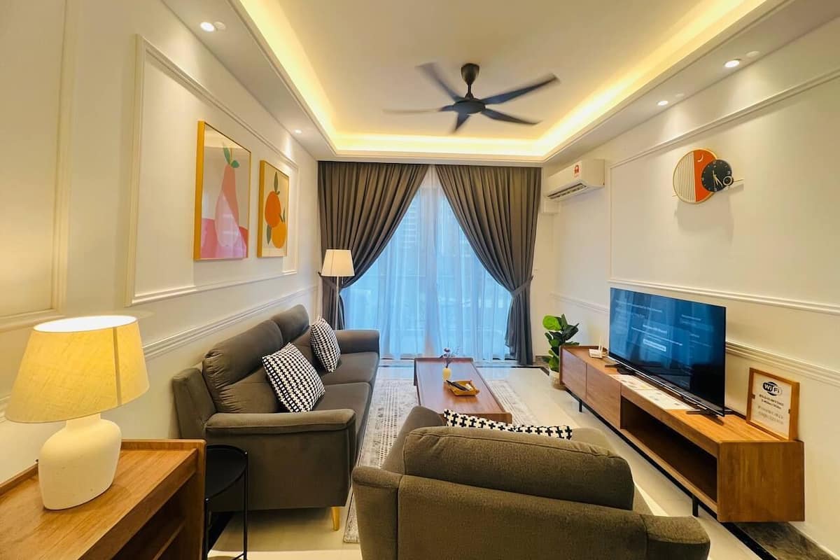 Basic Apartment | Living area | TV
