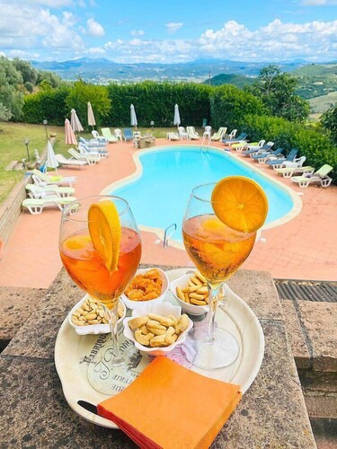 Villa Veneranda: A characteristic and welcoming two-story age-old farm house surrounded by meadows and by green hills, in the border area between Umbria and Tuscany, with Free WI-FI.