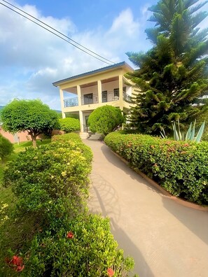 Exterior - Ghouse room B Ideal For Friends family And Corporate (Adenta Municipality)