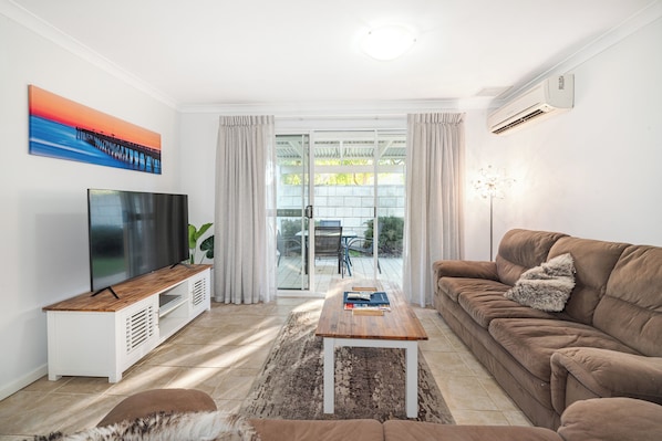 Comfort House, 2 Bedrooms, Non Smoking | Living area | 60-inch TV with digital channels - Ocean Blue Bungalow (Broadwater)