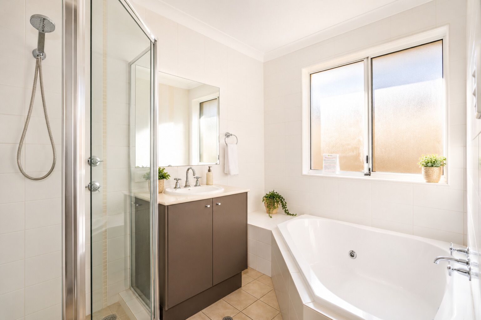 Comfort House, 2 Bedrooms, Non Smoking | Bathroom | Shower, free toiletries, hair dryer, towels
