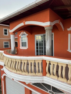 المنشأة من الخارج