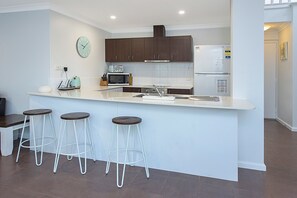 Deluxe House, Multiple Beds, Non Smoking | Private kitchen | Full-size fridge, microwave, oven, stovetop