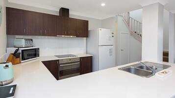 Nhà Deluxe, nhiều giường, không hút thuốc | Bếp riêng | Tủ lạnh, lò vi sóng, lò nướng, bếp nấu